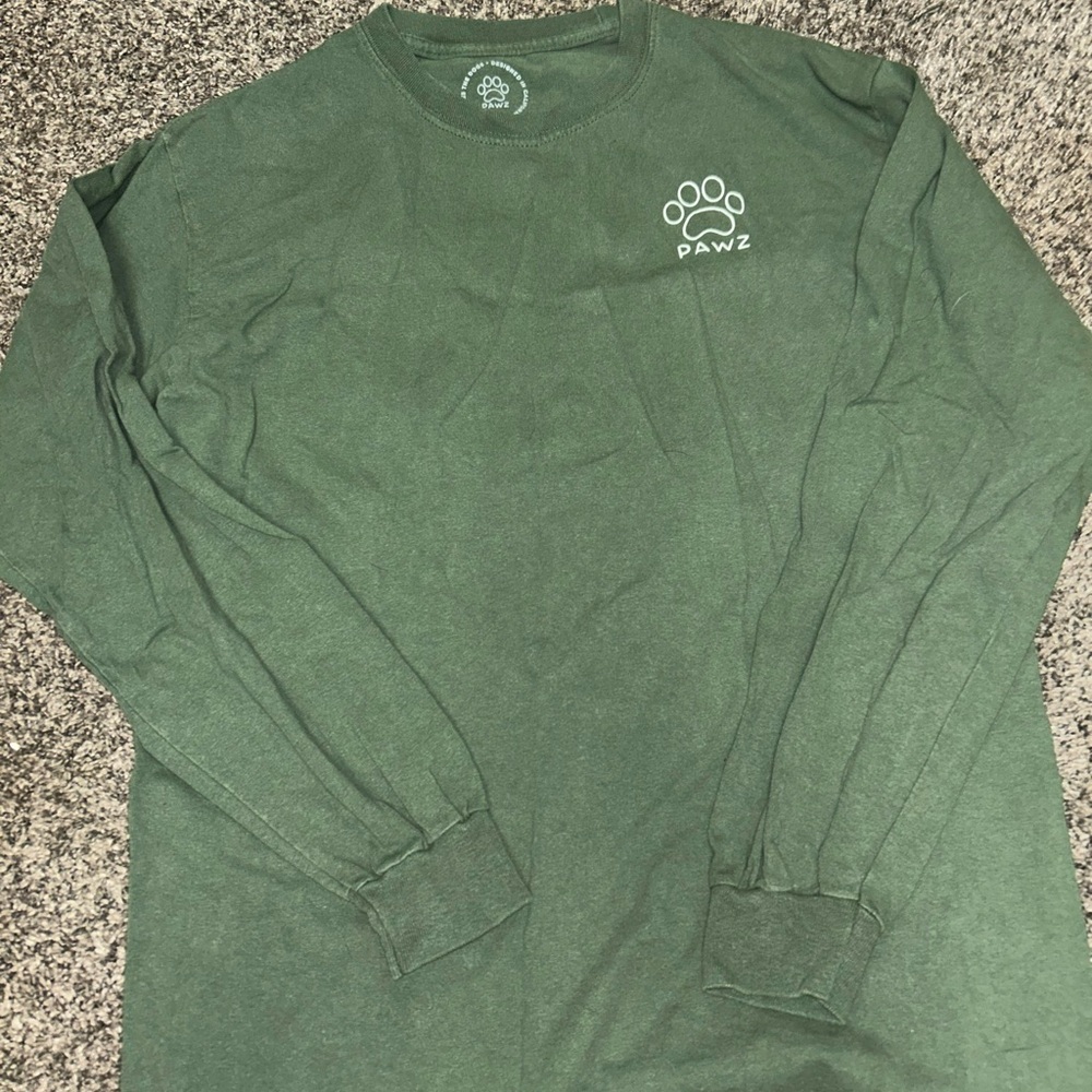 Pawz Long Sleeve Shirt. Hardly worn and in good condition. Doesn’t fit